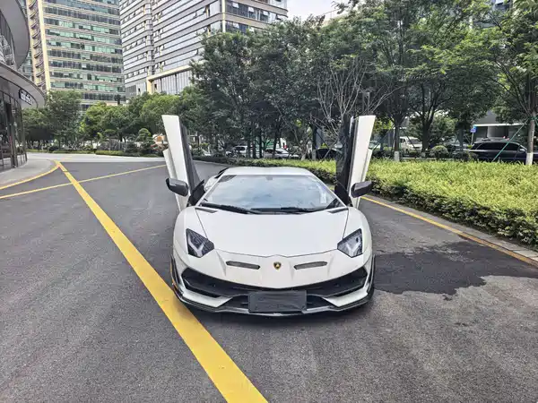 Lamborghini Aventador 2013