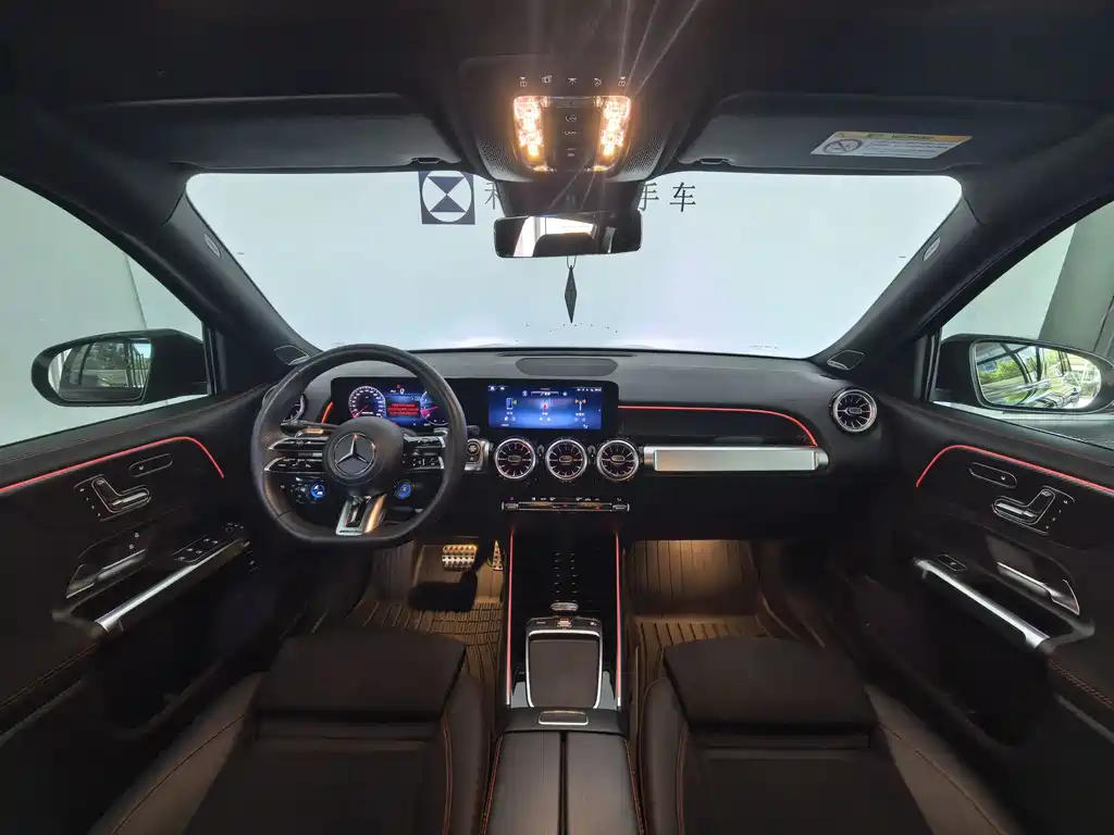 Mercedes-Benz GLB AMG 2025 — фото 18