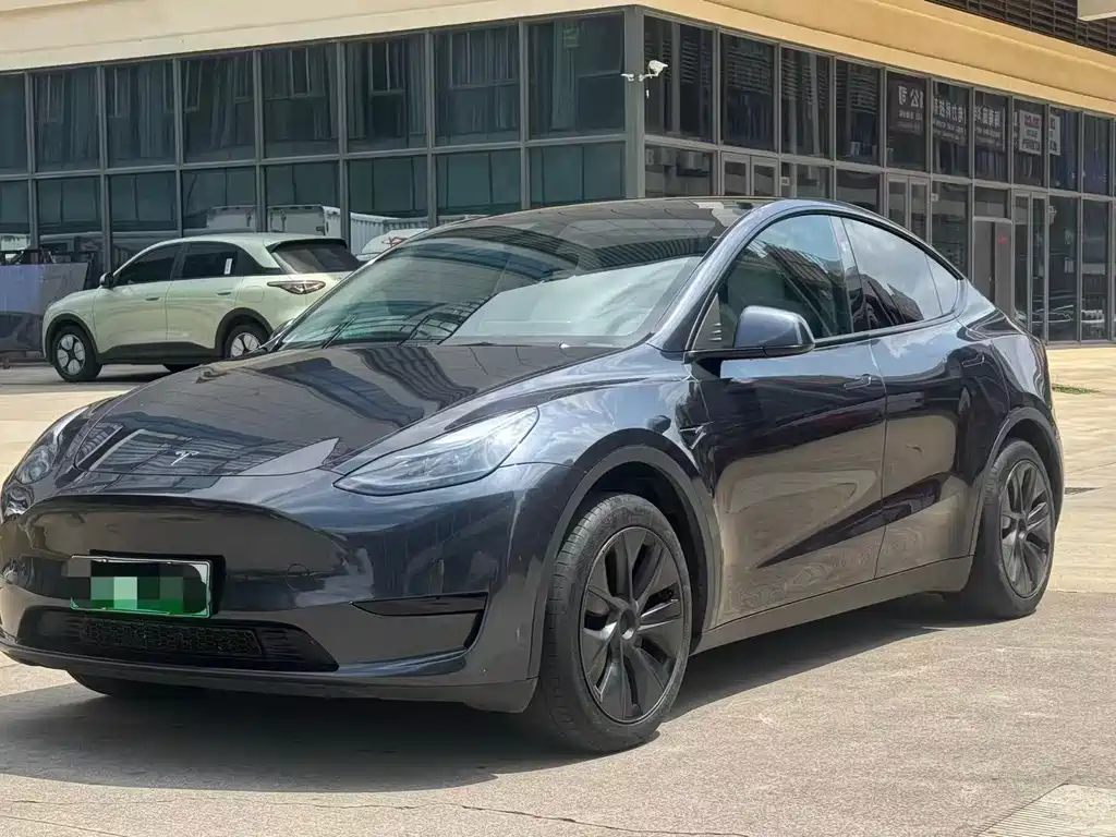 Tesla Model Y 2024 — фото 1