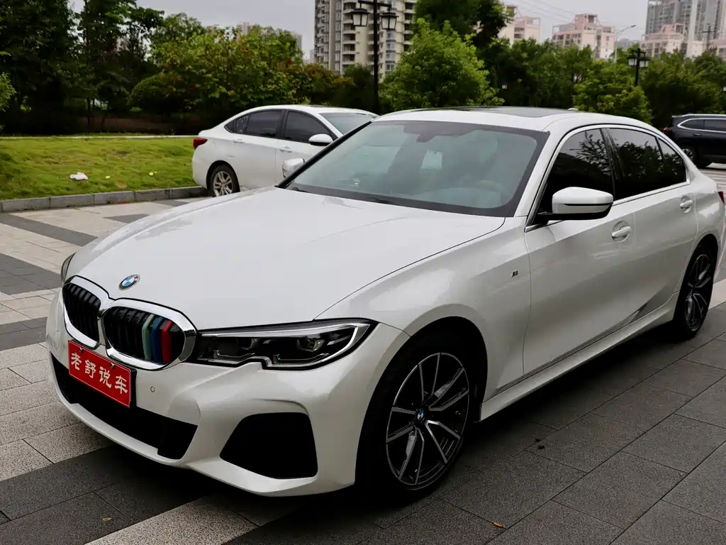 BMW 3 Series 2022 — фото 1