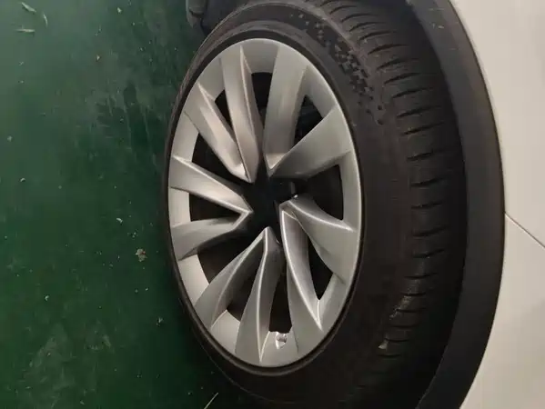Tesla Model Y 2025