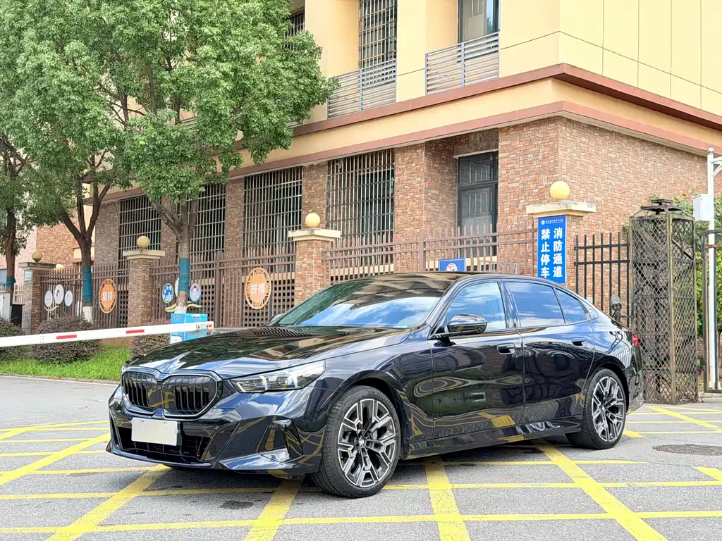 BMW 5 Series 2025