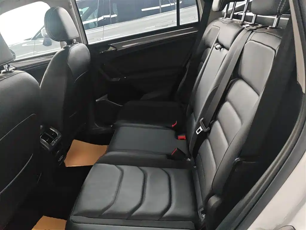 Volkswagen Tiguan L 2021 — фото 17