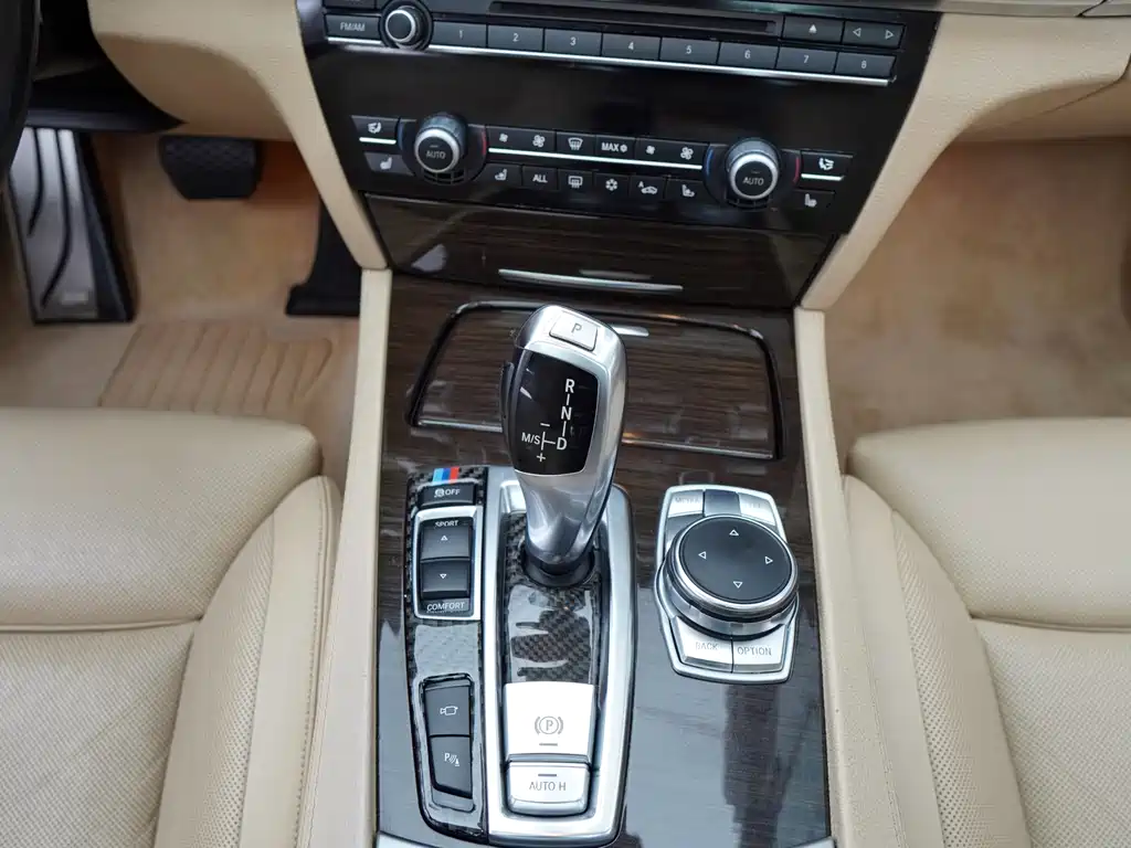 BMW 7 Series 2009 — фото 10