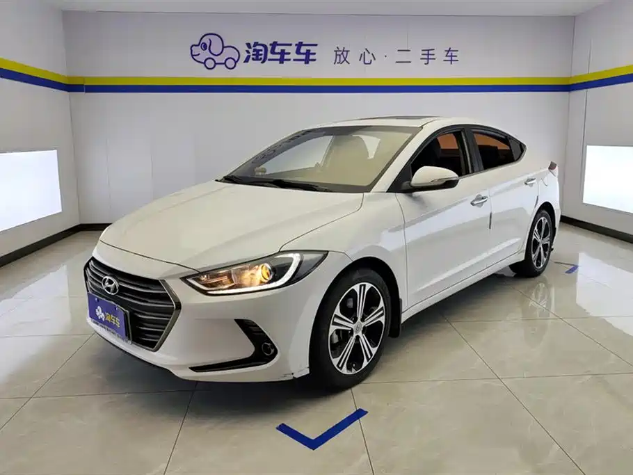 Hyundai Elantra 2018 — фото 1