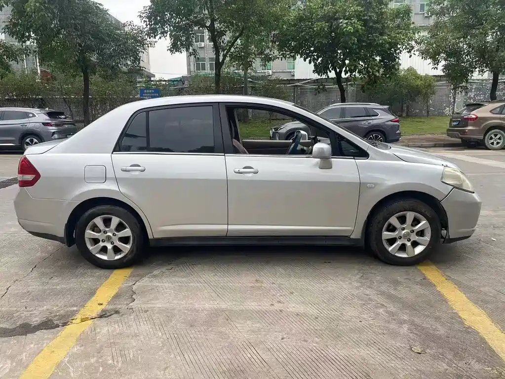 Nissan Tiida 2007