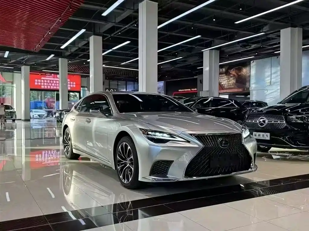 Lexus LS 2021