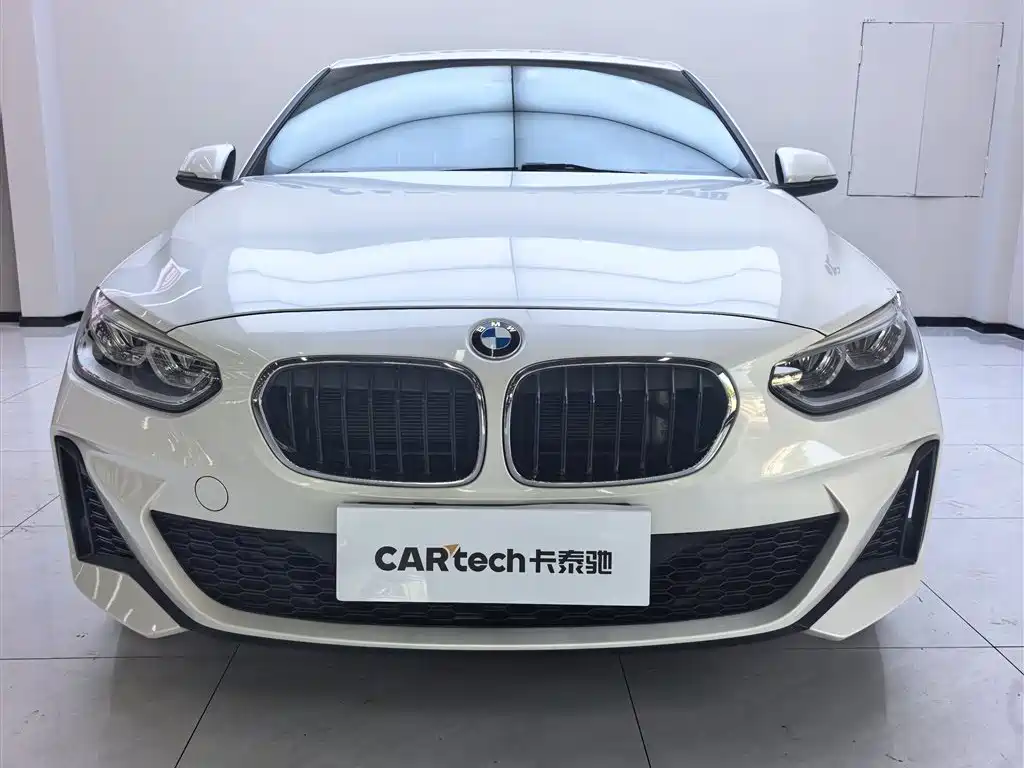 BMW 1 Series 2021 — фото 1