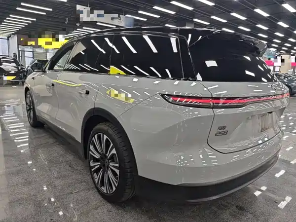NIO ES8 2023