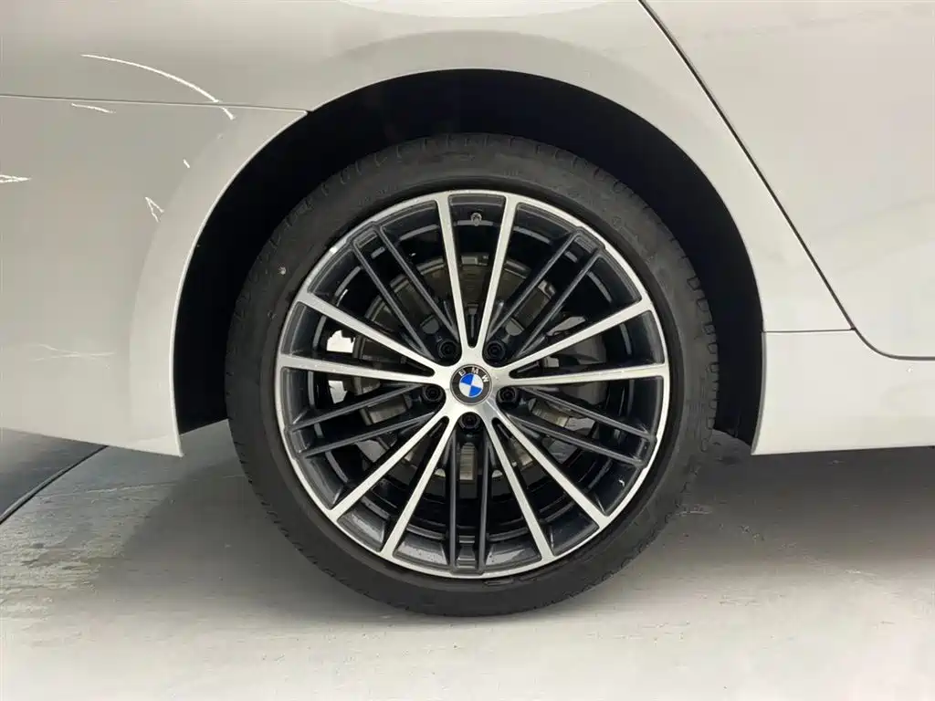 BMW 5 Series 2022 — фото 11