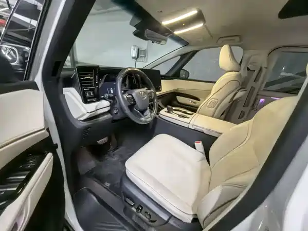 Lexus LM 2024