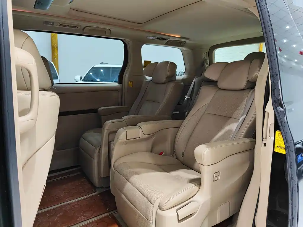 Toyota Alphard 2011 — фото 11