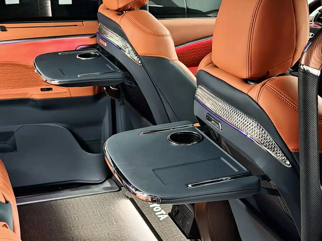 Toyota Granvia — фото 12