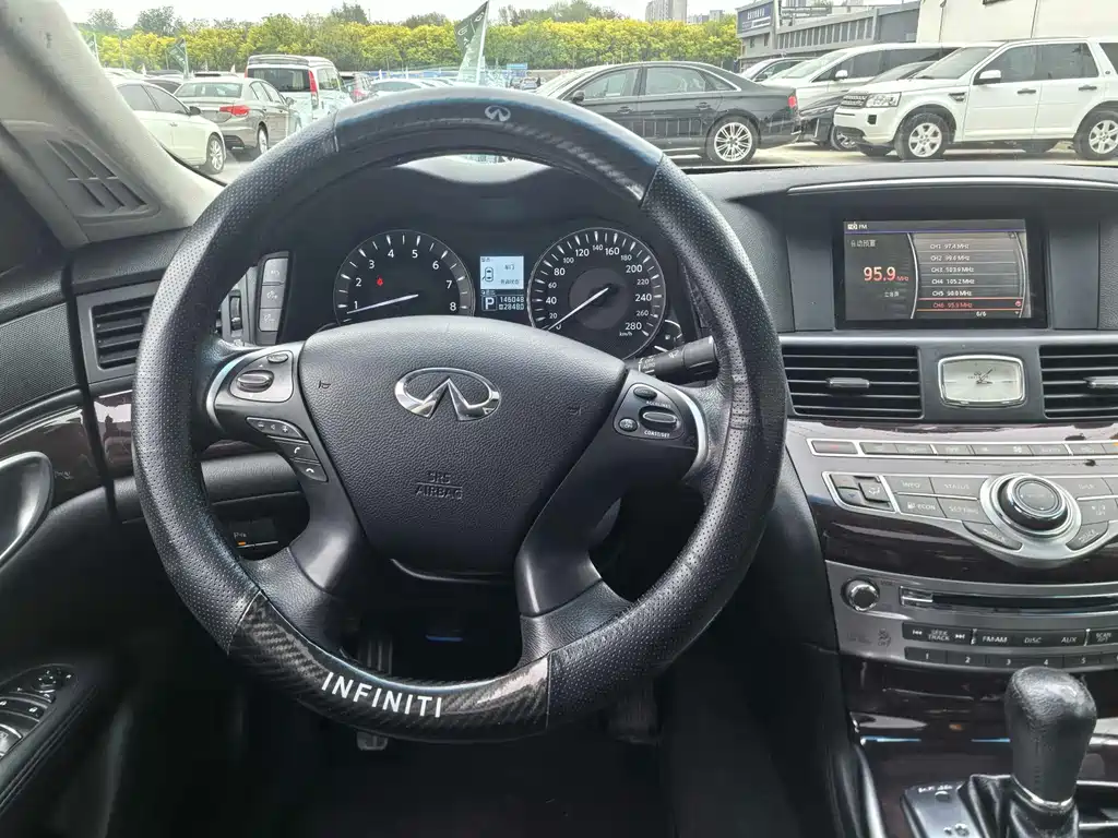 Infiniti M 2013 — фото 12