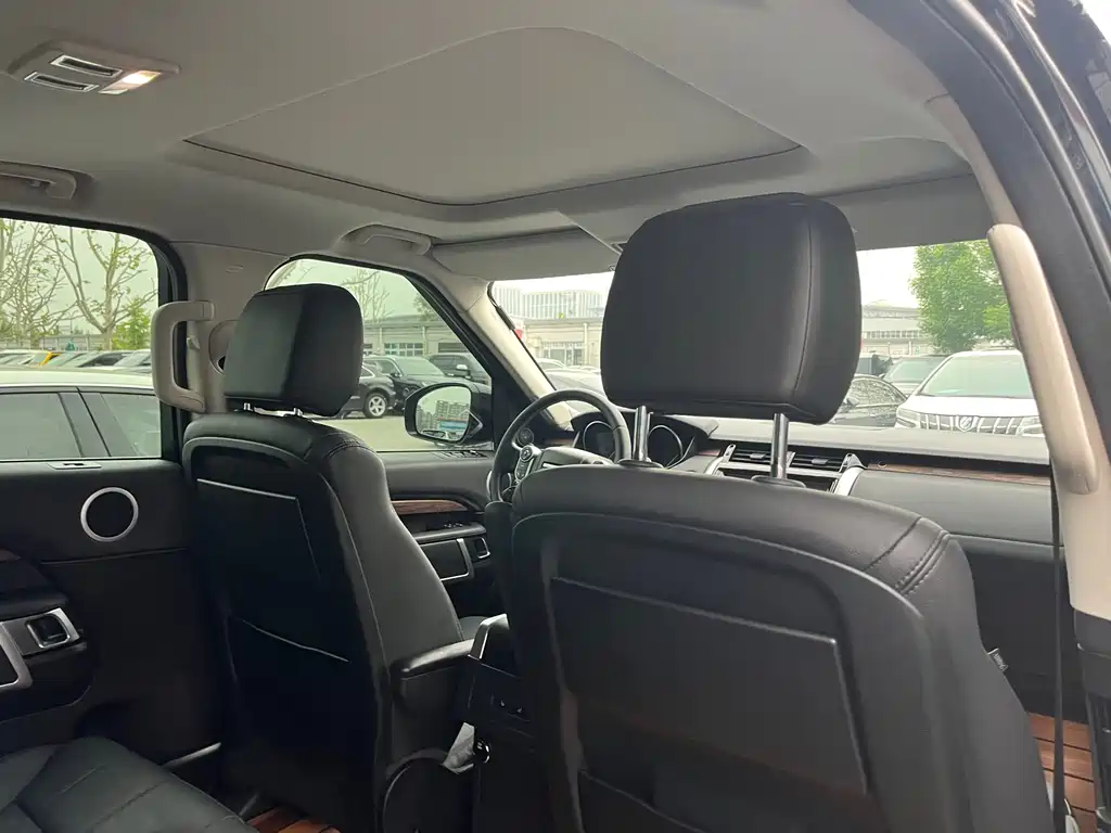 Land Rover Discovery 2018 — фото 36