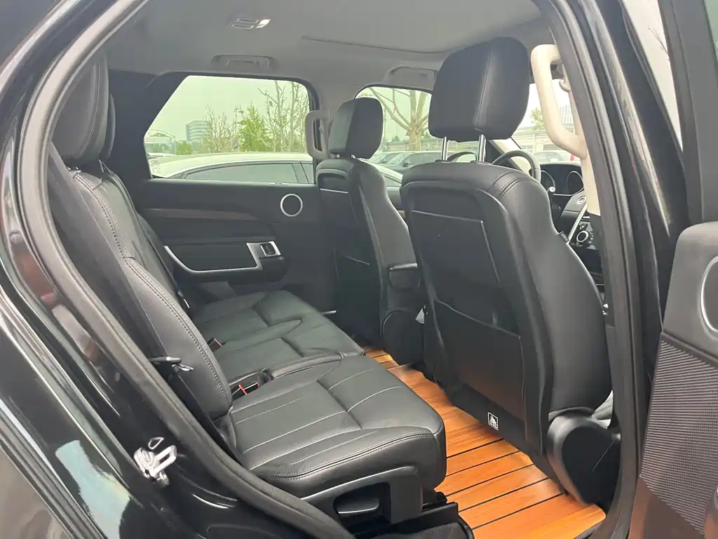 Land Rover Discovery 2018 — фото 35