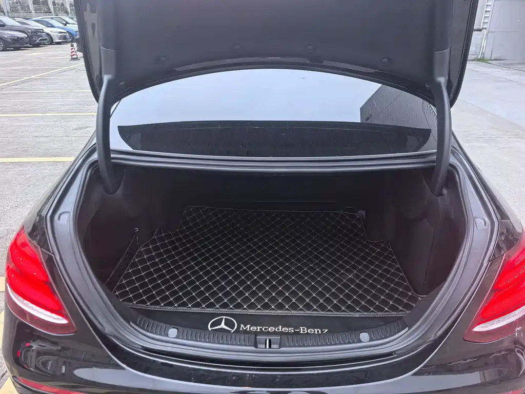 Mercedes-Benz E-Class 2020 — фото 17