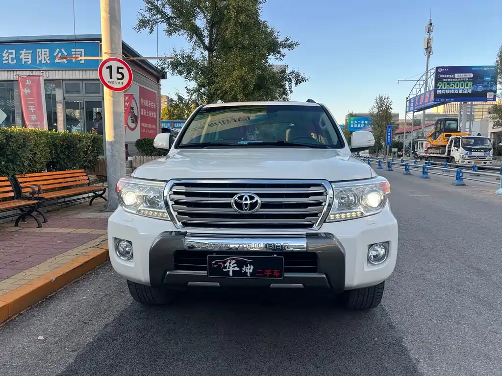 Toyota Land Cruiser 2014 — фото 11