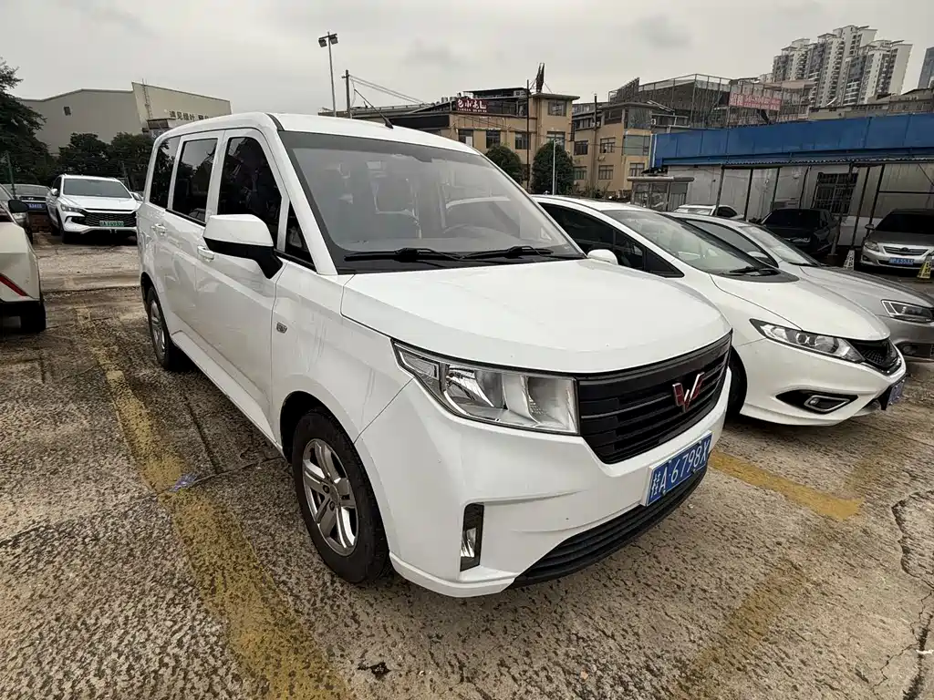Wuling Hongguang PLUS 2019 — фото 3