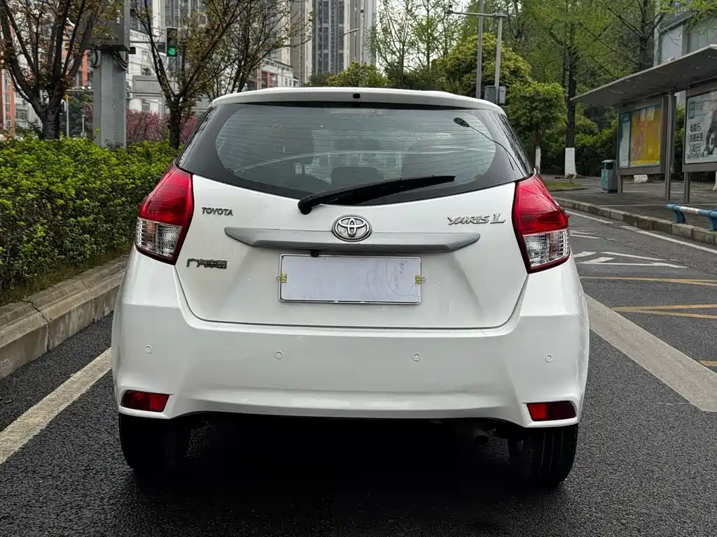 Toyota Yaris L 2015 — фото 23