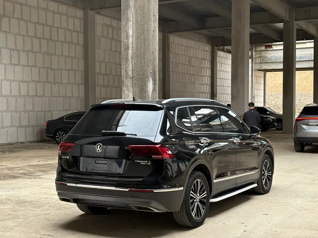 Volkswagen Tiguan L 2018 — фото 14