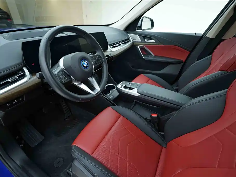 BMW iX1 2024 — фото 10