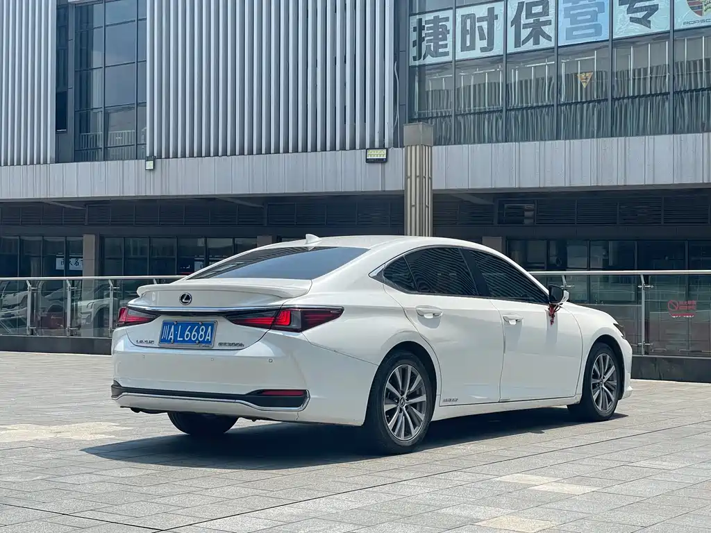 Lexus ES 2020 — фото 8