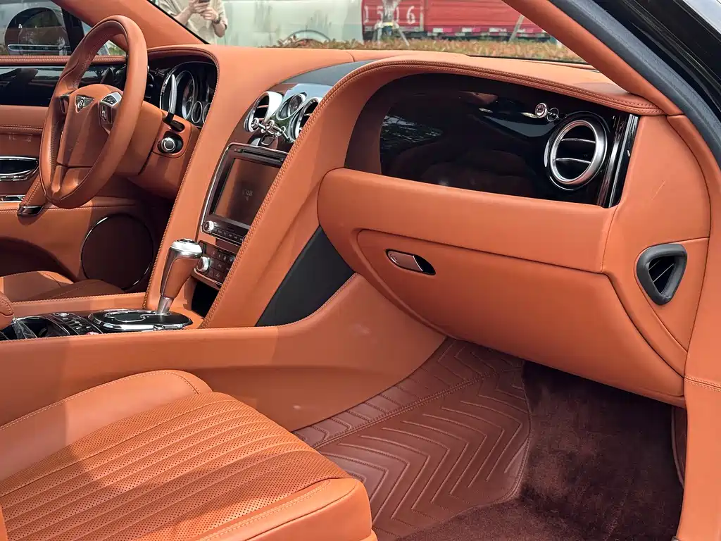 Bentley Flying Spur 2019 — фото 27