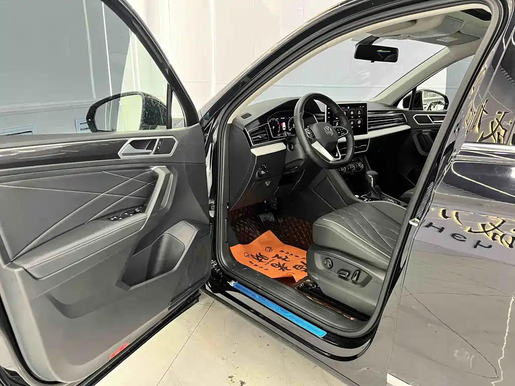Volkswagen Tiguan L 2023 — фото 7