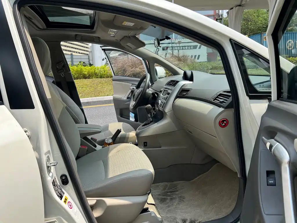 Toyota Verso 2016 — фото 12