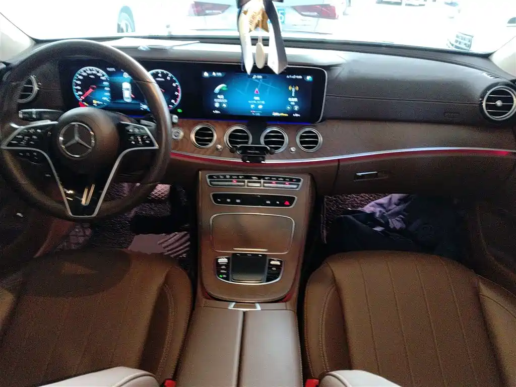 Mercedes-Benz E-Class 2022 — фото 12