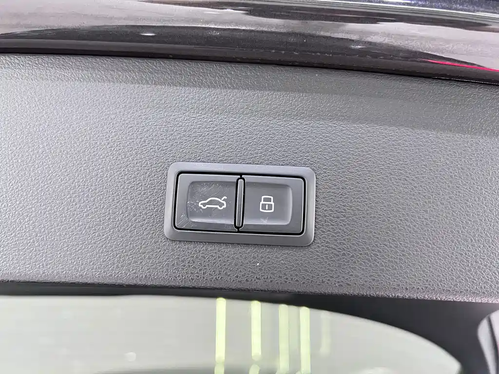 Audi Q2L 2023 — фото 16