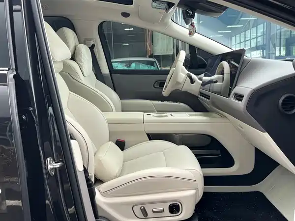 Li Auto i8 2025