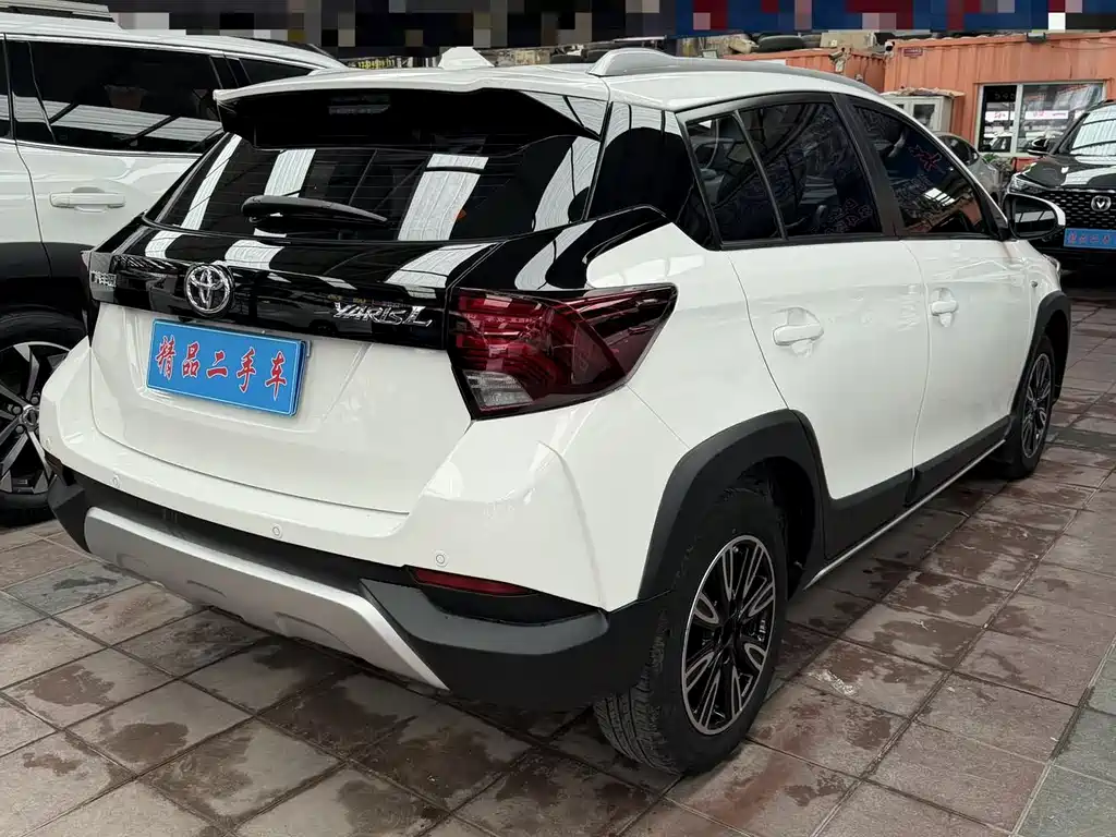 Toyota Yaris L 2022