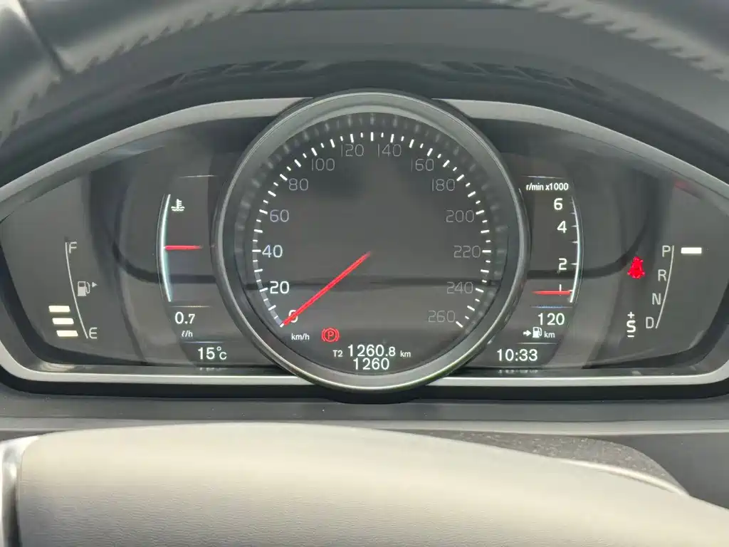 Volvo V40 2015 — фото 12