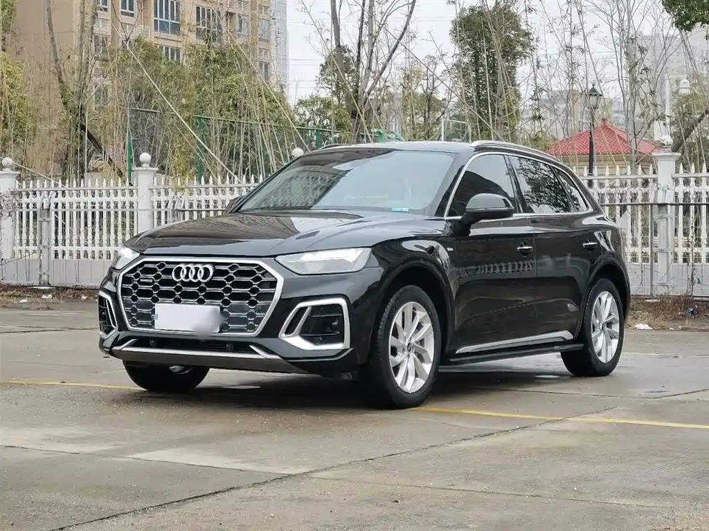 Audi Q5L 2022 — фото 1