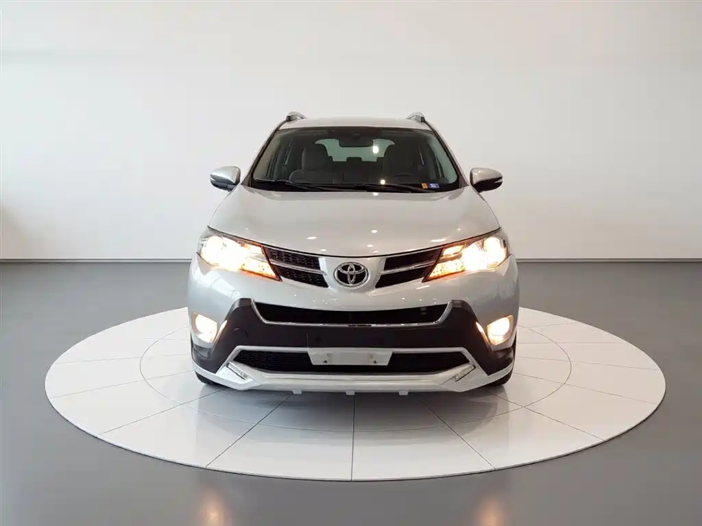 Toyota RAV4 2014 — фото 3