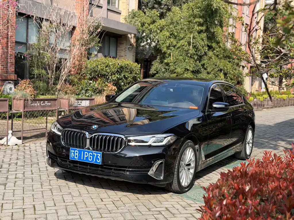 BMW 5 Series 2021 — фото 1