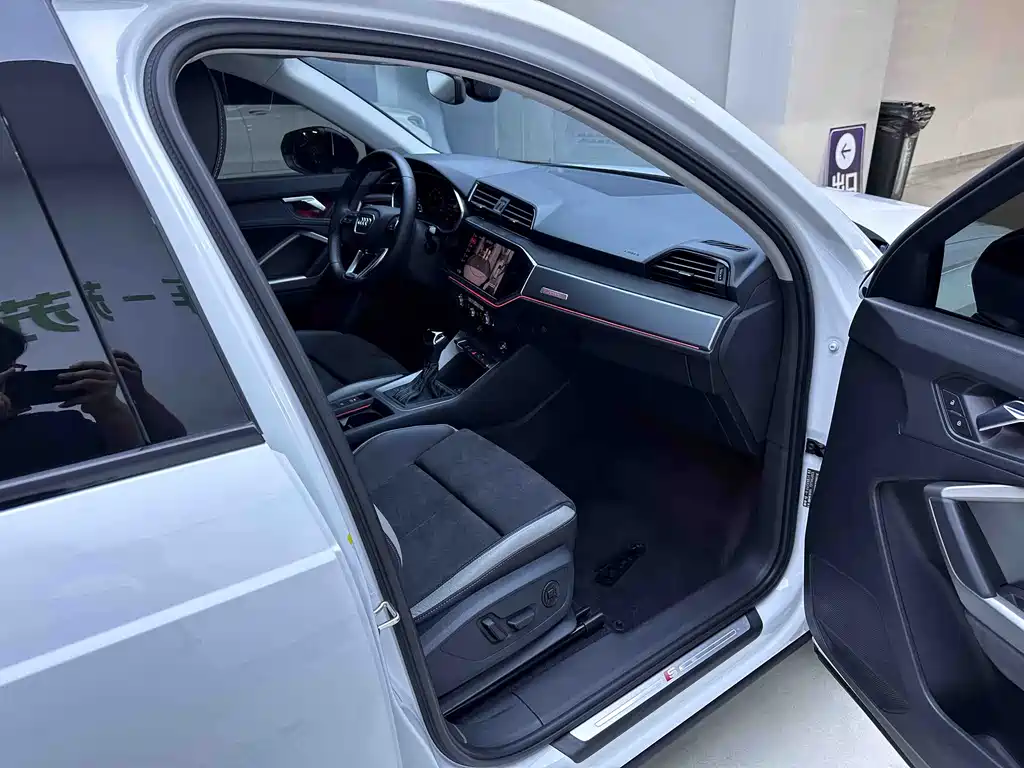 Audi Q3 2022 — фото 10