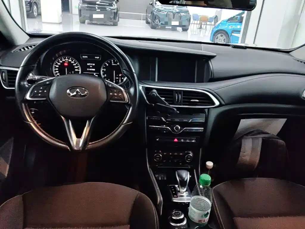Infiniti QX30 2017 — фото 10