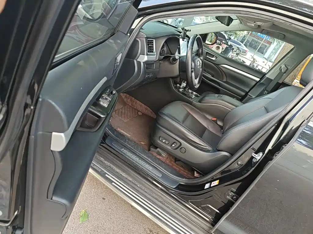 Toyota Highlander 2021 — фото 12