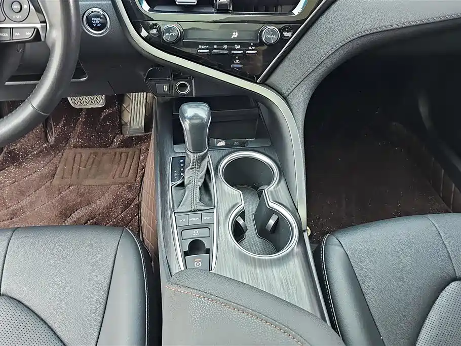 Toyota Camry 2022 — фото 16