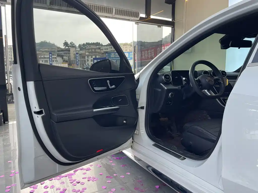 Mercedes-Benz C-Class 2023