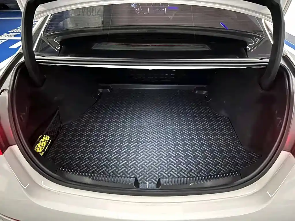 Mercedes-Benz C-Class 2023 — фото 11