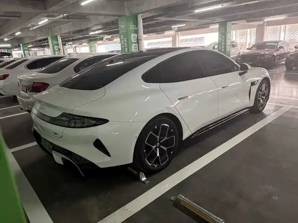 Xiaomi SU7 2025