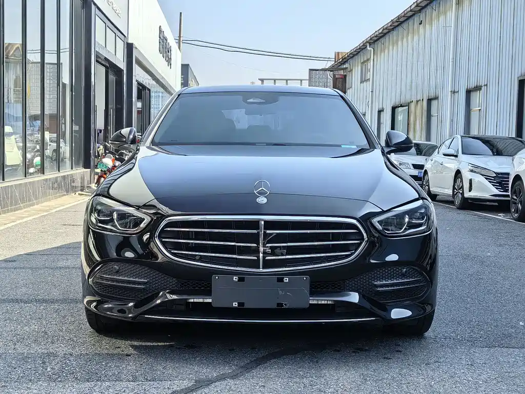 Mercedes-Benz C-Class 2023 — фото 2