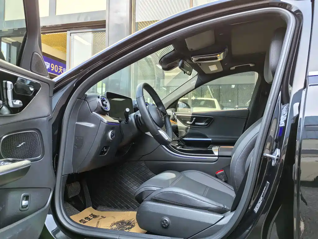Mercedes-Benz C-Class 2023 — фото 4