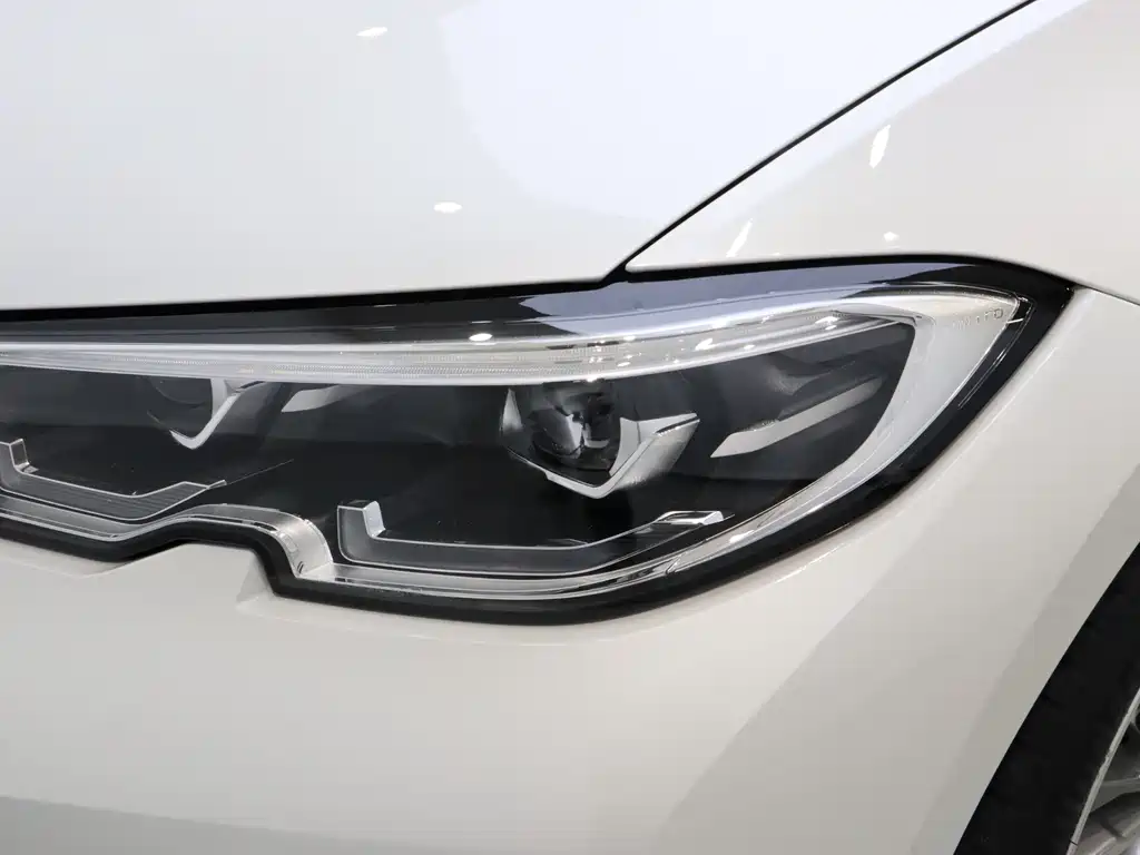BMW 3 Series 2021 — фото 10