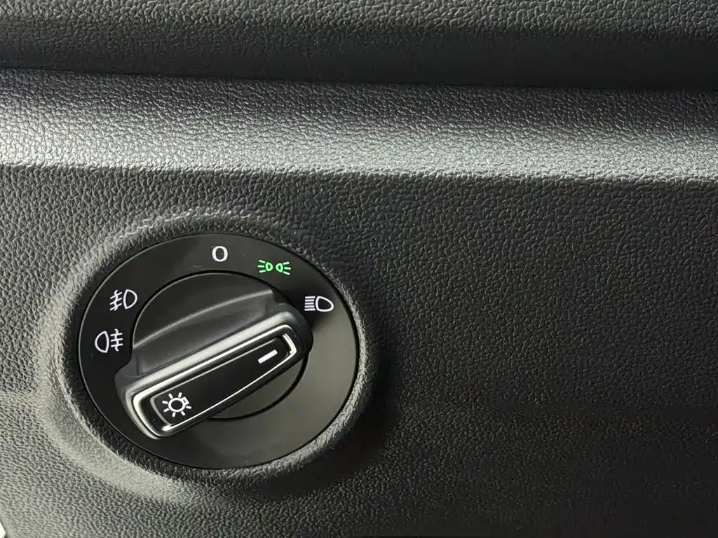 Volkswagen T-Roc 2023 — фото 13