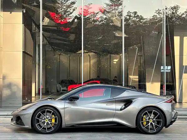 Lotus EMIRA 2025